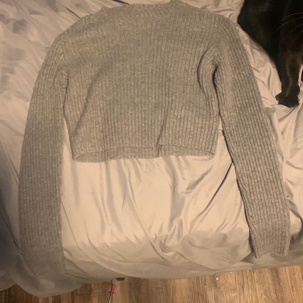 Grey, XS, never worn, crop top